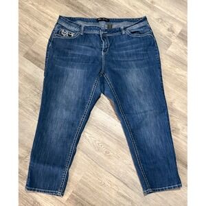 Love Indigo Womens 20W Embellished Fleur De Lis Capri Jeans Blue Stretch Denim